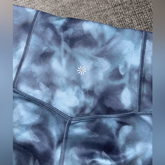 Athleta Elation Printed 7/8 Tight Leggings in Serene Riviera Blue Size Small - Picture 6 of 8